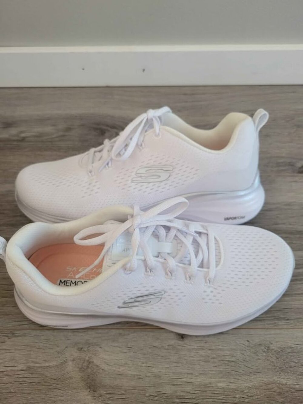 Skechers Vapor Foam sneakers size  8.5